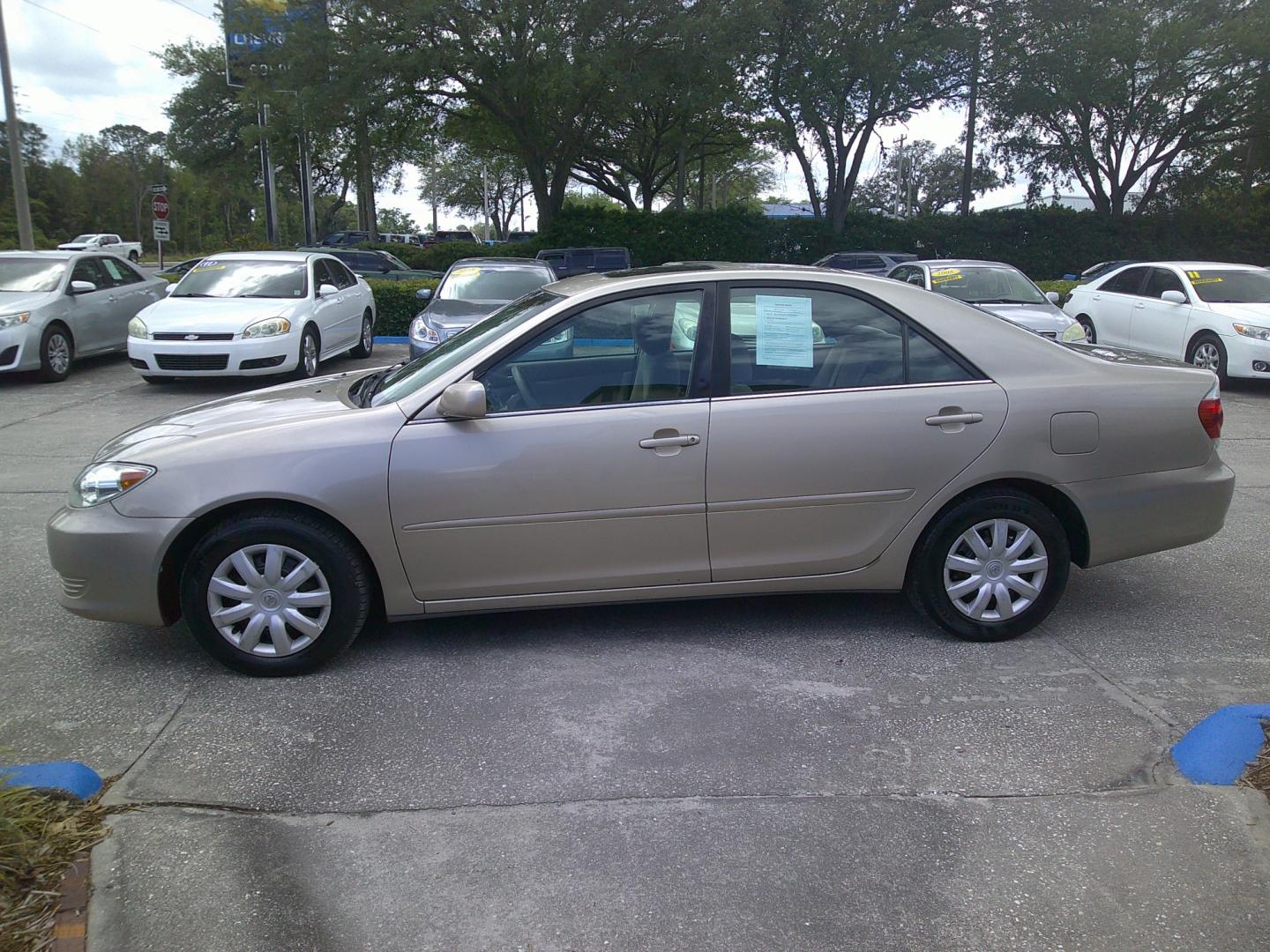 2005 SILVER TOYOTA CAMRY SE; LE; XLE (4T1BE32KX5U) , located at 10405 Abercorn Street, Savannah, GA, 31419, (912) 921-8965, 31.988262, -81.131760 - Photo#4